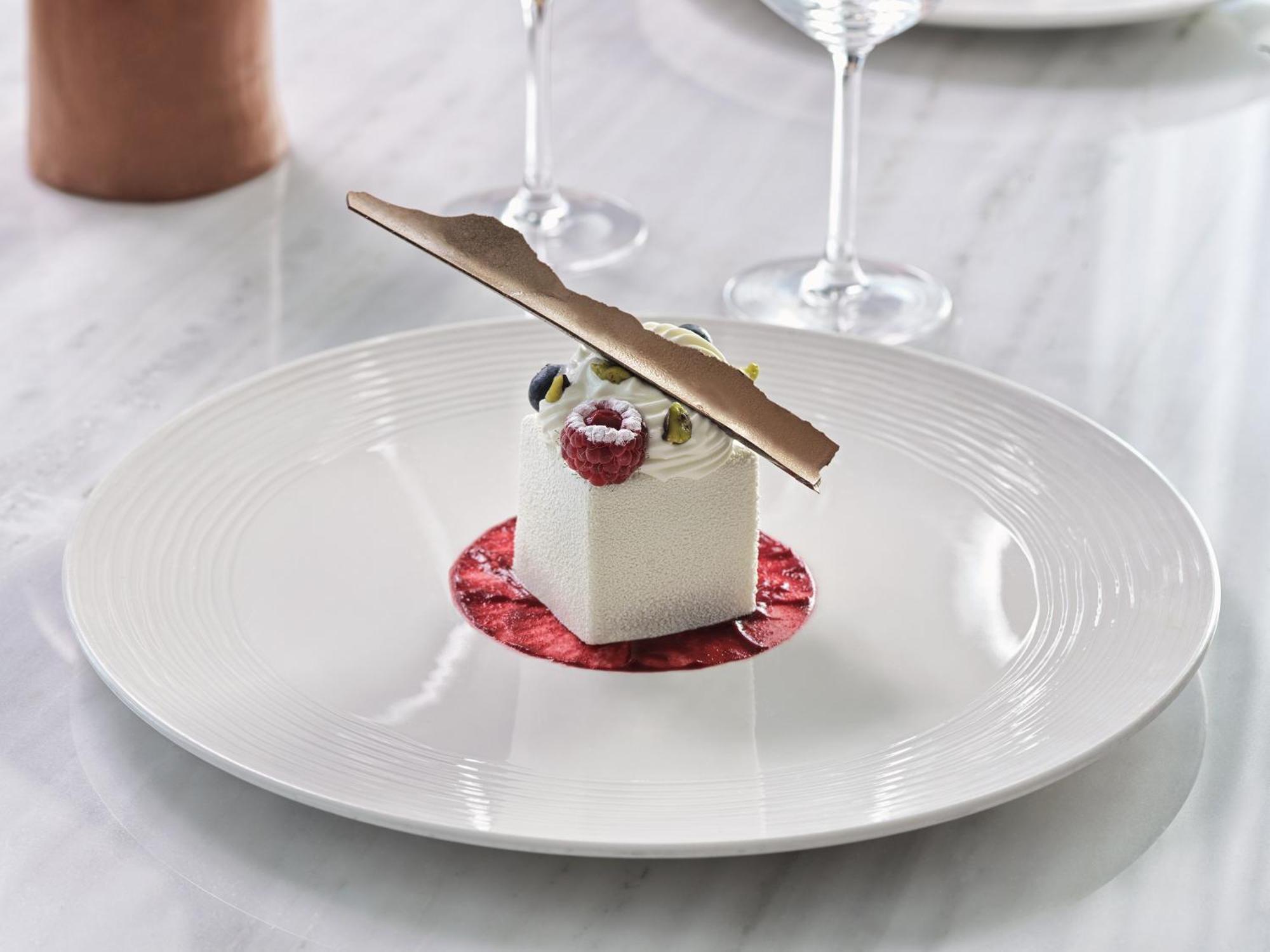 Grand Hyatt Athens Hotel Exterior foto A dessert plate