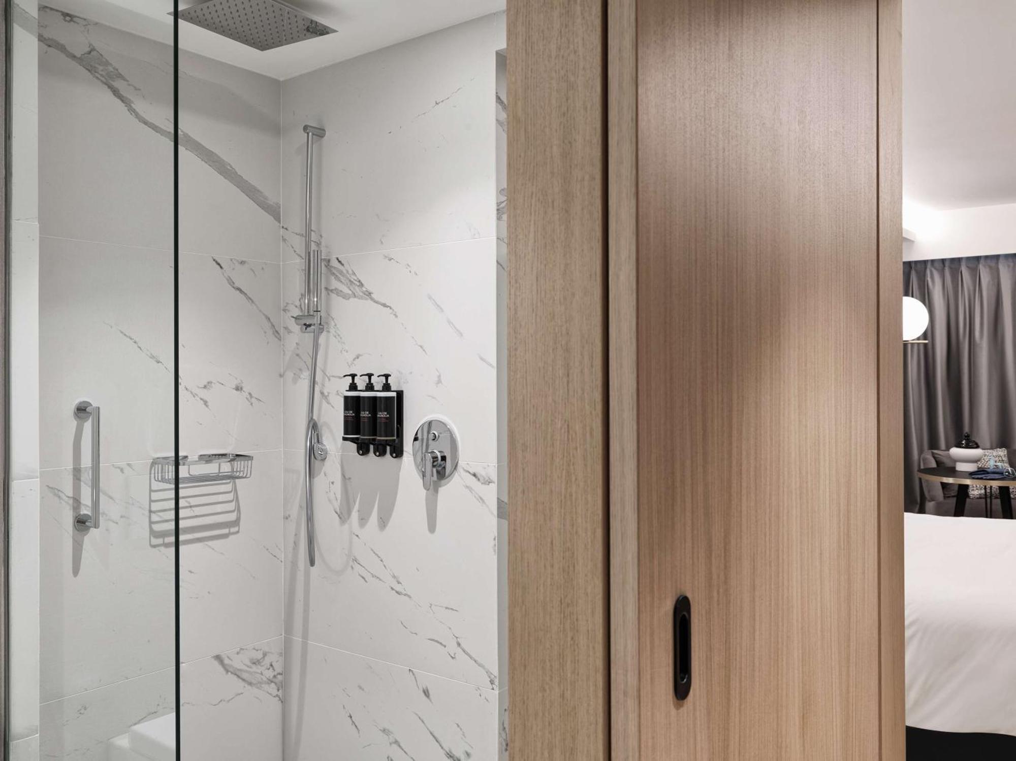 Grand Hyatt Athens Hotel Exterior foto A shower with a rain shower head